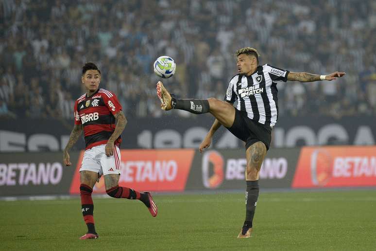 CLÁSSICO: Em jogo incrível, Flamengo é eliminado pelo Botafogo na