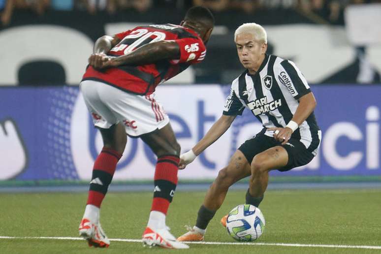 Web brinca após empate do Botafogo: 'Segovinha não joga bola e não