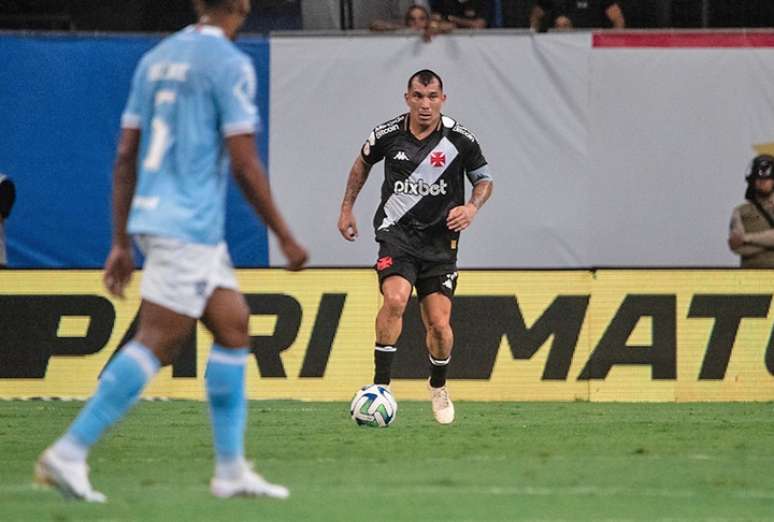 Vasco: Medel sofre amarelo e vai jogar contra o Cruzeiro - Papo na Colina -  Notícias do Vasco da Gama