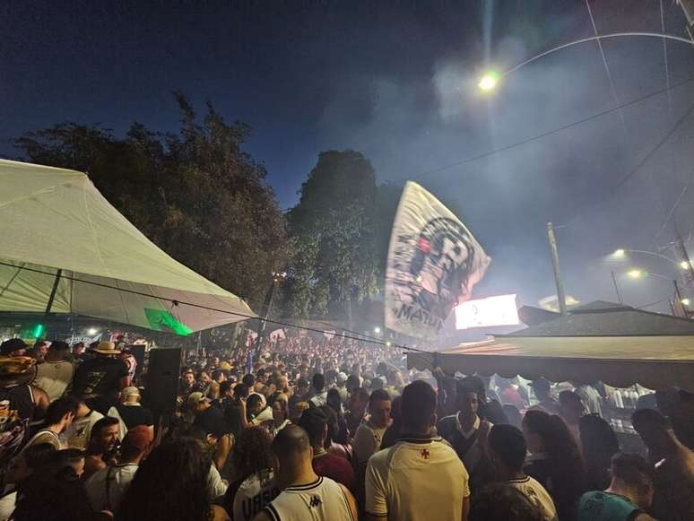 Torcedores cruz-maltinos lotam o entorno de S&atilde;o Janu&aacute;rio &ndash;