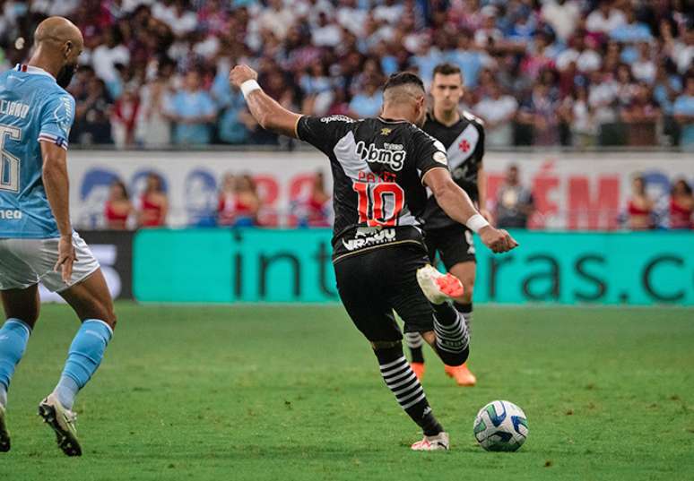 Payet vestiu a camisa 10 do Vasco em campo pela primeira vez neste domingo –