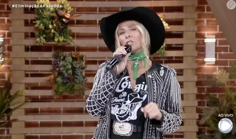 Adriane Galisteu fatura mais do que R$ 2 milh&otilde;es para para apresentar 'A Fazenda', revela site.