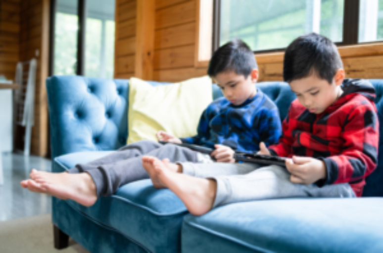 Safe screen time in each age group