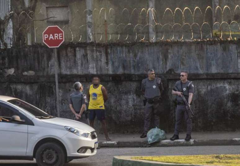 Ação de policiais militares em Santos durante a Operação Escudo