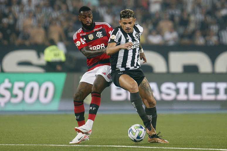 Técnico do Botafogo põe cargo à disposição após derrota para