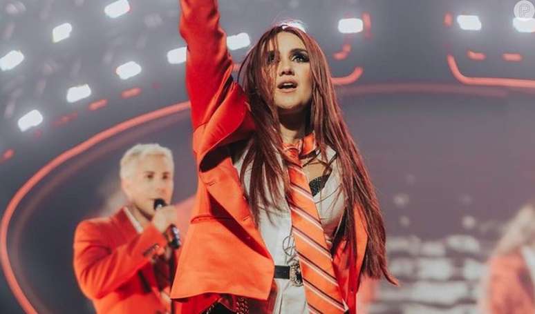 Dulce María usa acessório criado por brasileiro em shows do RBD em turnê  mundial. 'É mágico', revela stylist