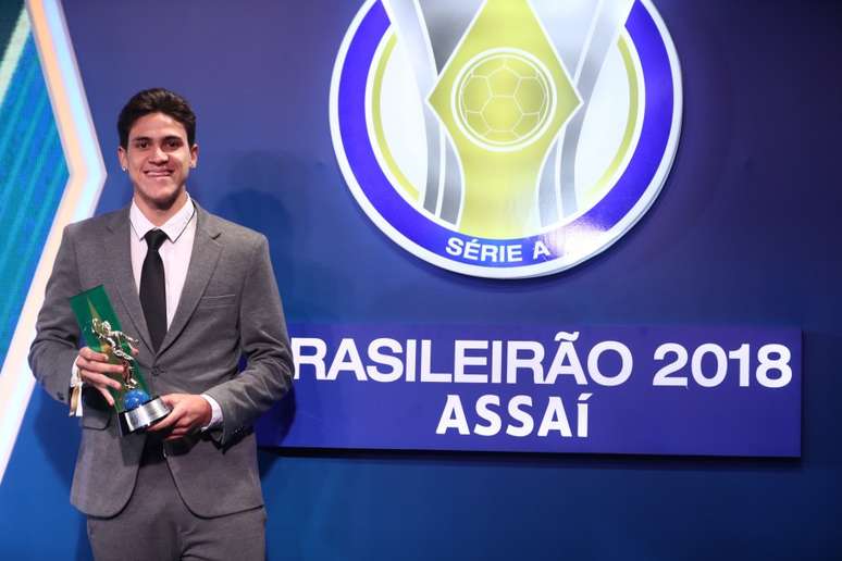 Brasileiros figuram no top 10 dos melhores jogadores do Campeonato Russo e  um deles ganha o grande prêmio