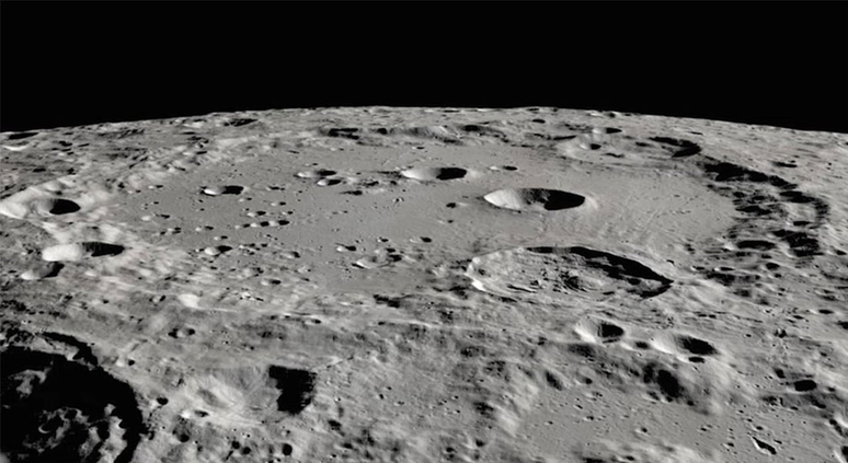 A proposta inclui o desenvolvimento de instalações para o uso da água congelada na Lua (Imagem: Reprodução/NASA/JPL)