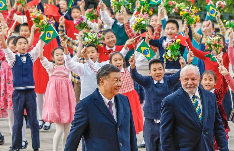 O presidente chinês, Xi Jinping, e o presidente Lula durante visita do brasileiro à China, em abril deste ano