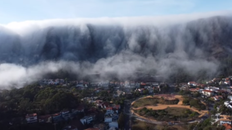 Moradores registram ‘cachoeira de nuvens’ em BH.