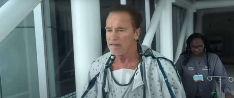 Arnold Schwarzenegger contou com o apoio de amigos e familiares em recuperação