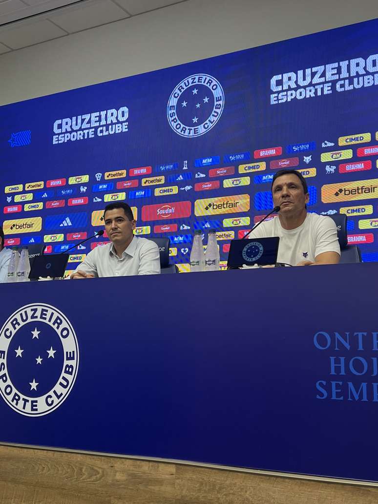 Zé Ricardo foi apresentado pelo Cruzeiro nesta quarta-feira 