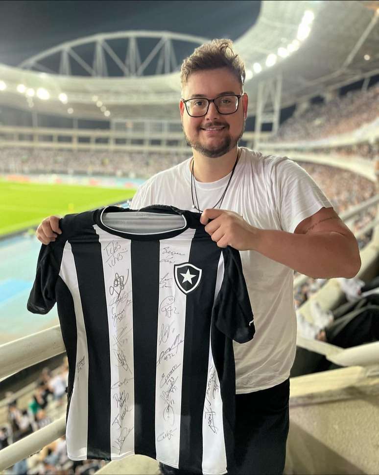 Gabriel Laterce é influencer de apostas esportivas e torcedor do Botafogo, líder do Campeonato Brasileiro – Reprodução/Gabriel Laterce