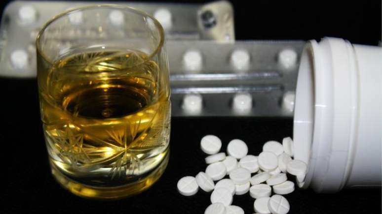 Misturar álcool e benzodiazepínicos é contraindicado