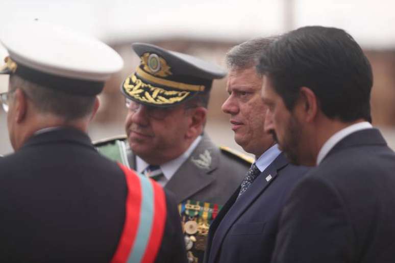 O Prefeito da cidade de São Paulo, Ricardo Nunes, fez aceno ao ex-presidente Jair Bolsonaro após desfile cívico-militar