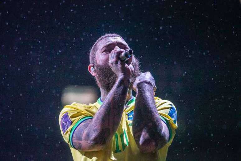 Público enfrentou chuva no show de Post Malone, que encerrou primeiro dia do The Town.