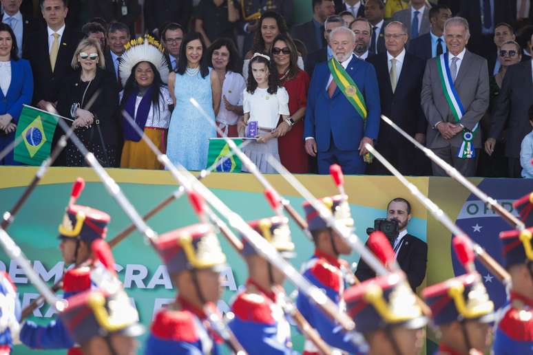 Lula acompanhou desfile ao lado de ministras