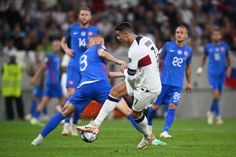 Eliminatórias Euro 2024: em seu jogo 200 por Portugal, Cristiano mantém a  Seleção a 100% - Jornal Mundo Lusíada