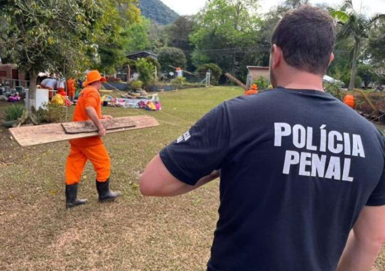 The inmates will help clean up flood-hit cities