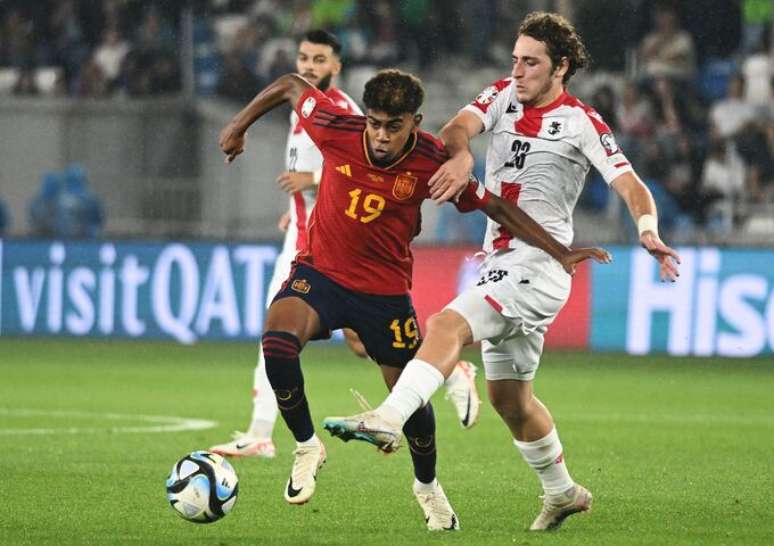 Olmo reemplazó al chico Lamine Yamal (en la foto) para vencer a España por 7-1 en Georgia.  Pero ambos anotaron –