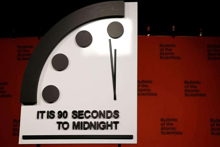 O Relógio do Apocalipse chegou em 2023 ao ponto mais próximo da meia-noite, a hora simbólica que representa o fim da humanidade