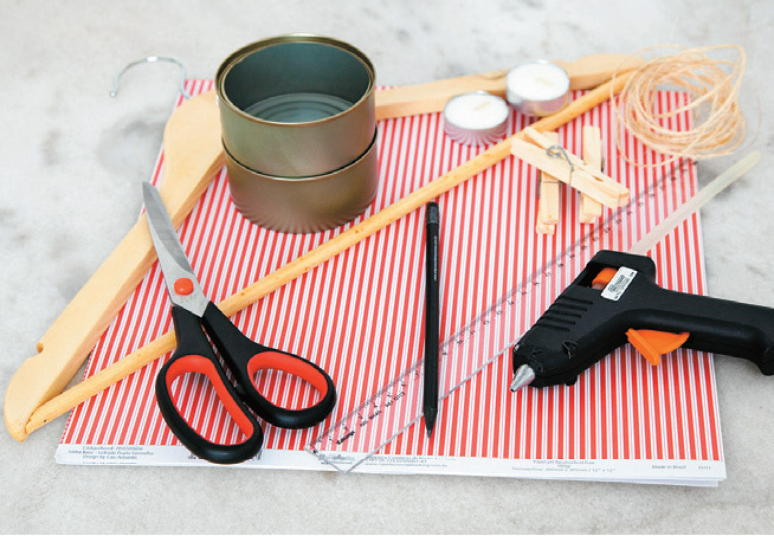 Materials to make a lamp with tuna cans