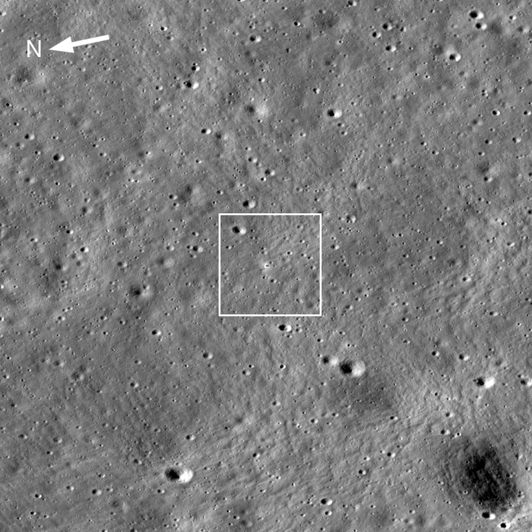 O módulo de pouso da Chandrayaan-3 está no centro da foto (Imagem: Reprodução/NASA's Goddard Space Flight Center/Arizona State University)