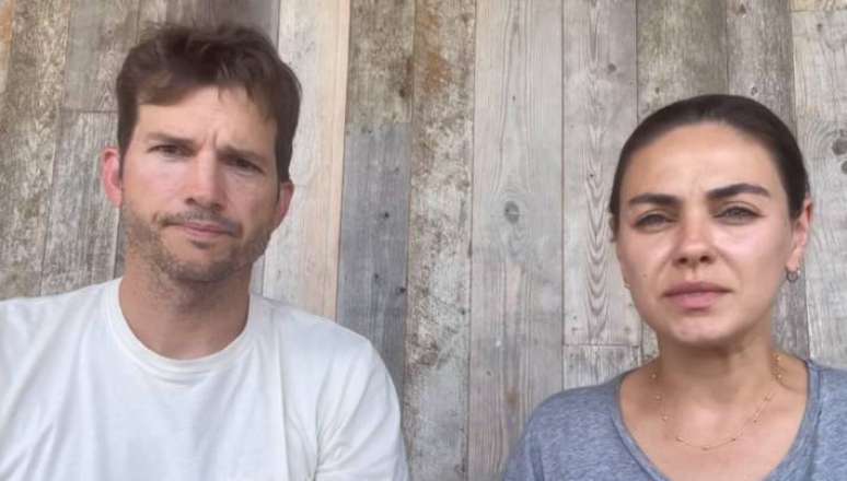 Ashton Kutcher e Mila Kunis em vídeo postado no Instagram em 9 de setembro de 2023