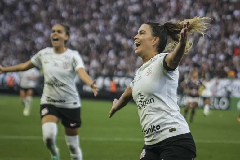 Corinthians vence Ferroviária e é penta do Brasileiro feminino