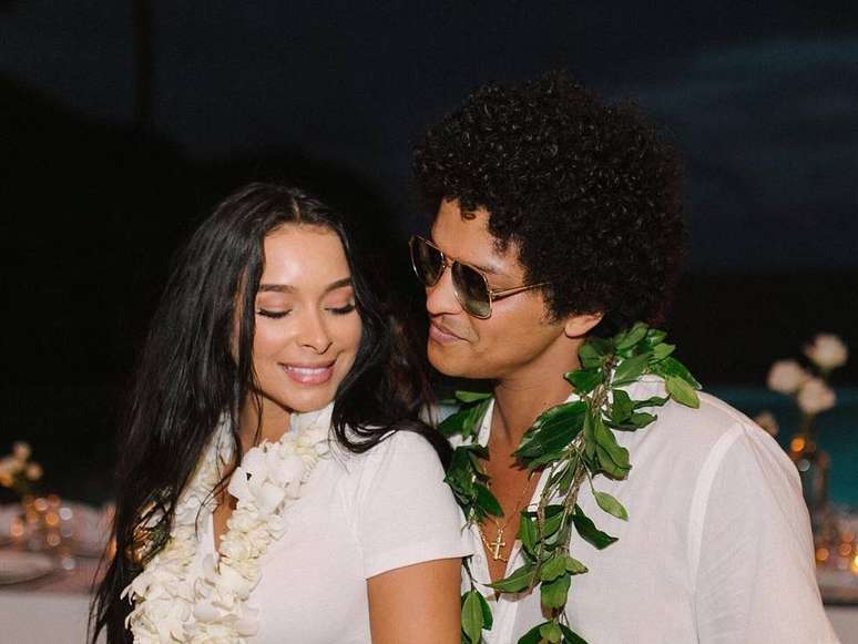 Bruno Mars e a namorada, Jessica Caban.