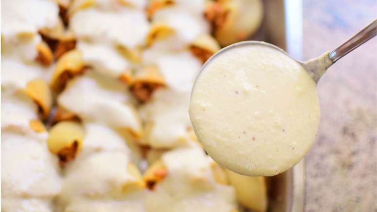 Bechamel: recipe to enrich everyday meals