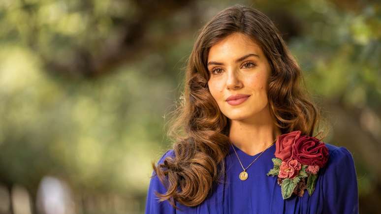Camila Queiroz shocks the web when she appears blonde and reveals the reason for the radical change