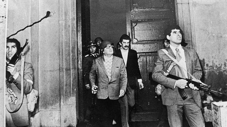 Esta é a última fotografia que mostra Salvador Allende vivo no meio do ataque