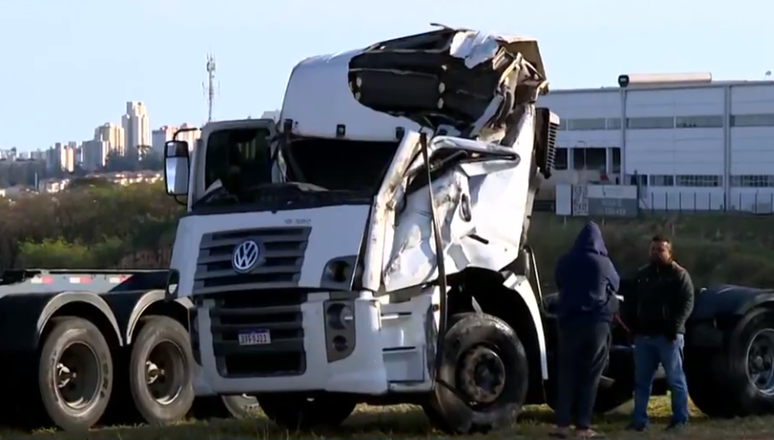 Motorista morreu após tombamento de caminhão em Valinhos