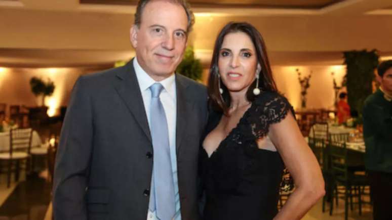 José Bezerra de Menezes Neto ao lado da esposa, Luciana Bezerra