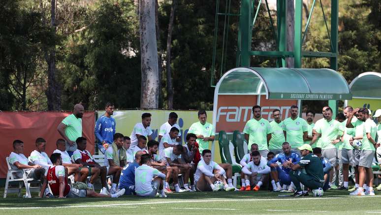 Palmeiras atualiza página do elenco com fotos, mas jogadores ainda devem  deixar clube, palmeiras