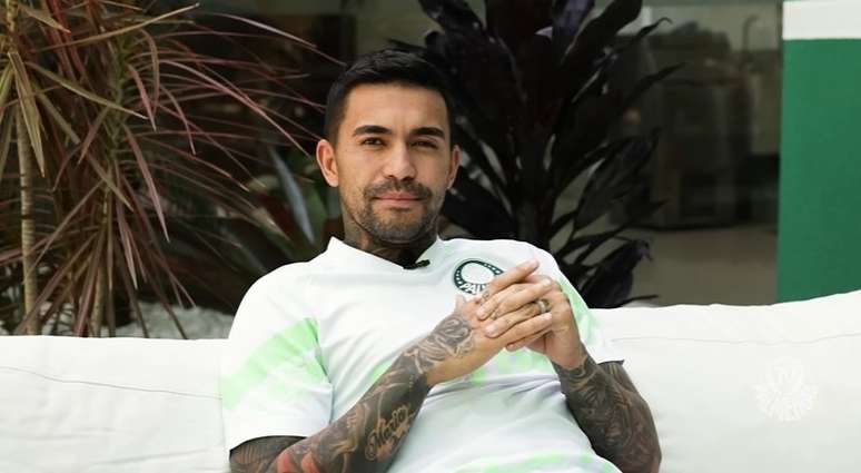 Palmeiras divulga prazo para recuperação de Dudu, que se emociona com apoio na recuperação. 