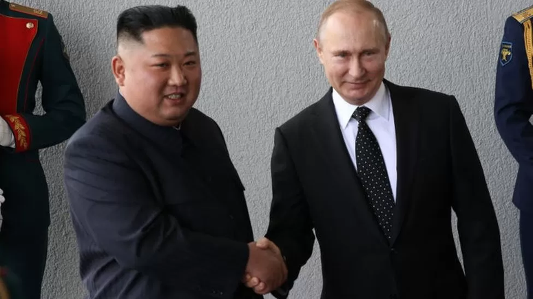 Vladimir Putin e Kim Jong-un se reuniram pessoalmente pela última vez em 2019