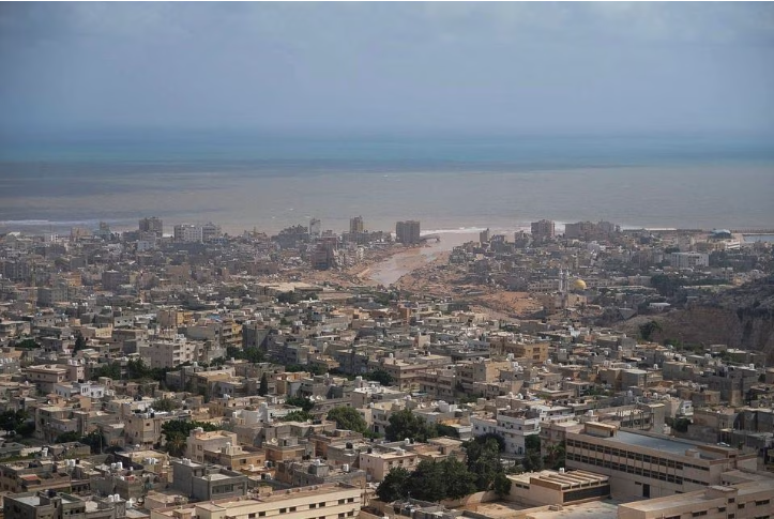 Vista da cidade de Derna após desastre, na Líbia.