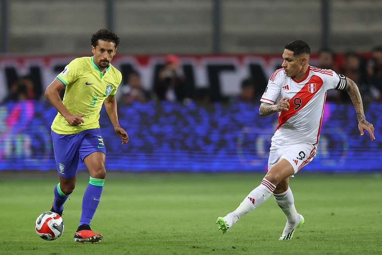 Brasil enfrenta o Peru em jogo que pode definir futuro do técnico