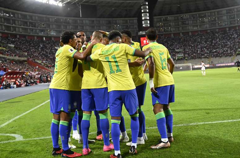 Seleção brasileira comemora o gol da vitória de autoria de Marquinhos, mas a equipe não tem boa atuação