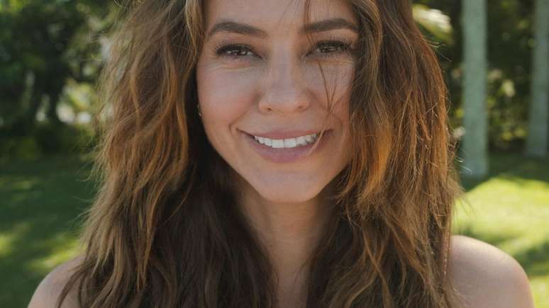 Paolla Oliveira shows off her real body by abandoning Photoshop in a bikini photo