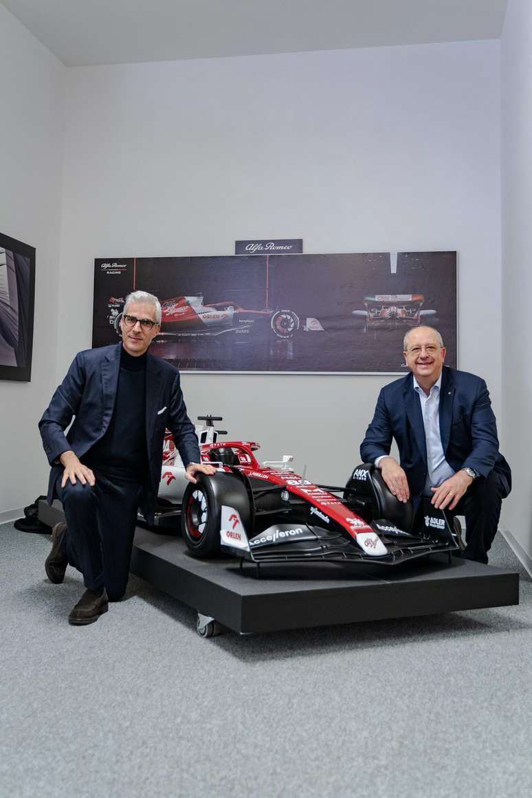 Aluni Bravo (chefe de equipe F1) e Imparato no Centro de Estilo da Alfa Romeo 