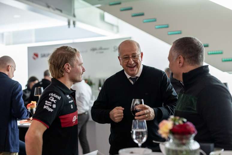 Valtteri Bottas e Jean-Philippe Imparato na apresenta&ccedil;&atilde;o do C43 este ano