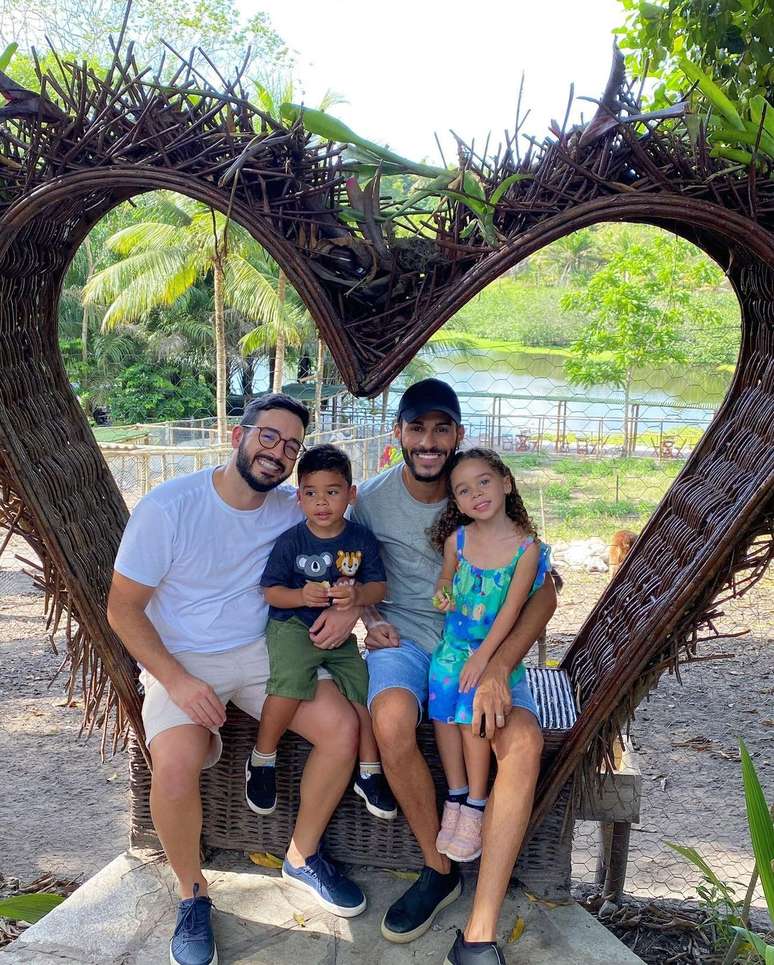 “Esse amor e esse orgulho que temos da nossa família, passa para os nossos filhos”, descreve Thiago