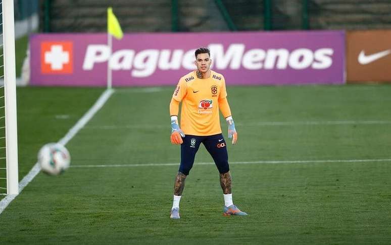 Emiliano Martinez ganha prêmio The Best de melhor goleiro do mundo