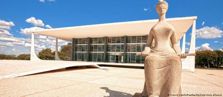 Estátua da Justiça no Supremo Tribunal Federal, em Brasília