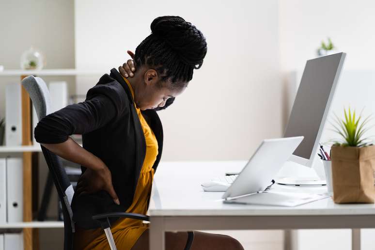 4 tips to take care of your posture and avoid pain