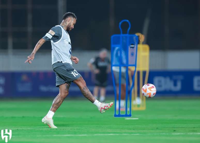 Neymar deverá estrear pelo Al-Hilal um mês após ser contratado –