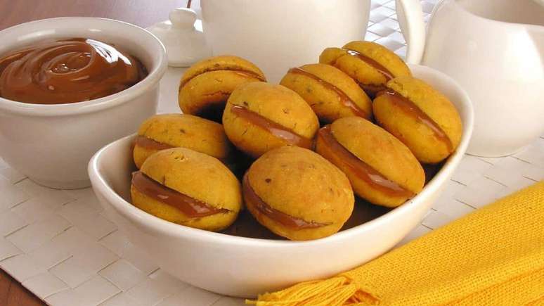 Cornbread with dulce de leche to accompany your coffee